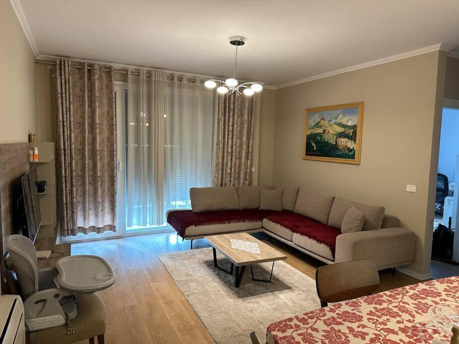 Family Friendly 2 Bedroom Apartment Eden Gardens Tirana City Center מראה חיצוני תמונה
